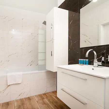 Apartment Pogonowskiego Beige By Bookinghost Lodz