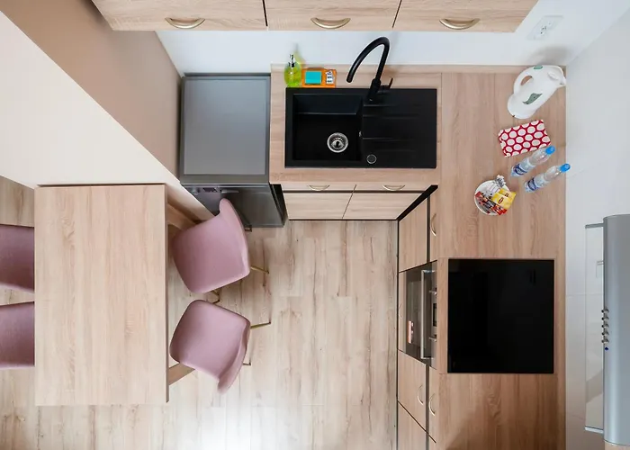 Pogonowskiego Beige By Bookinghost