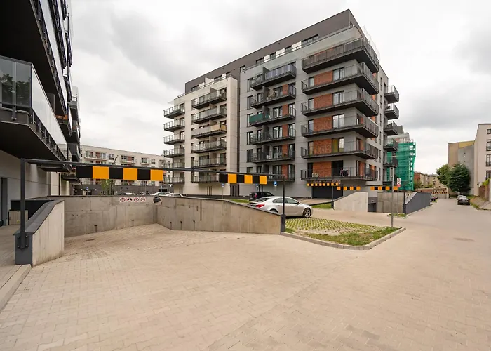 Pogonowskiego Beige By Bookinghost